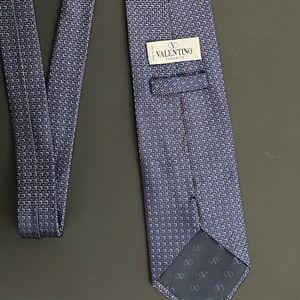 Pre-owned Valentino  Mens silk tie Good condition.